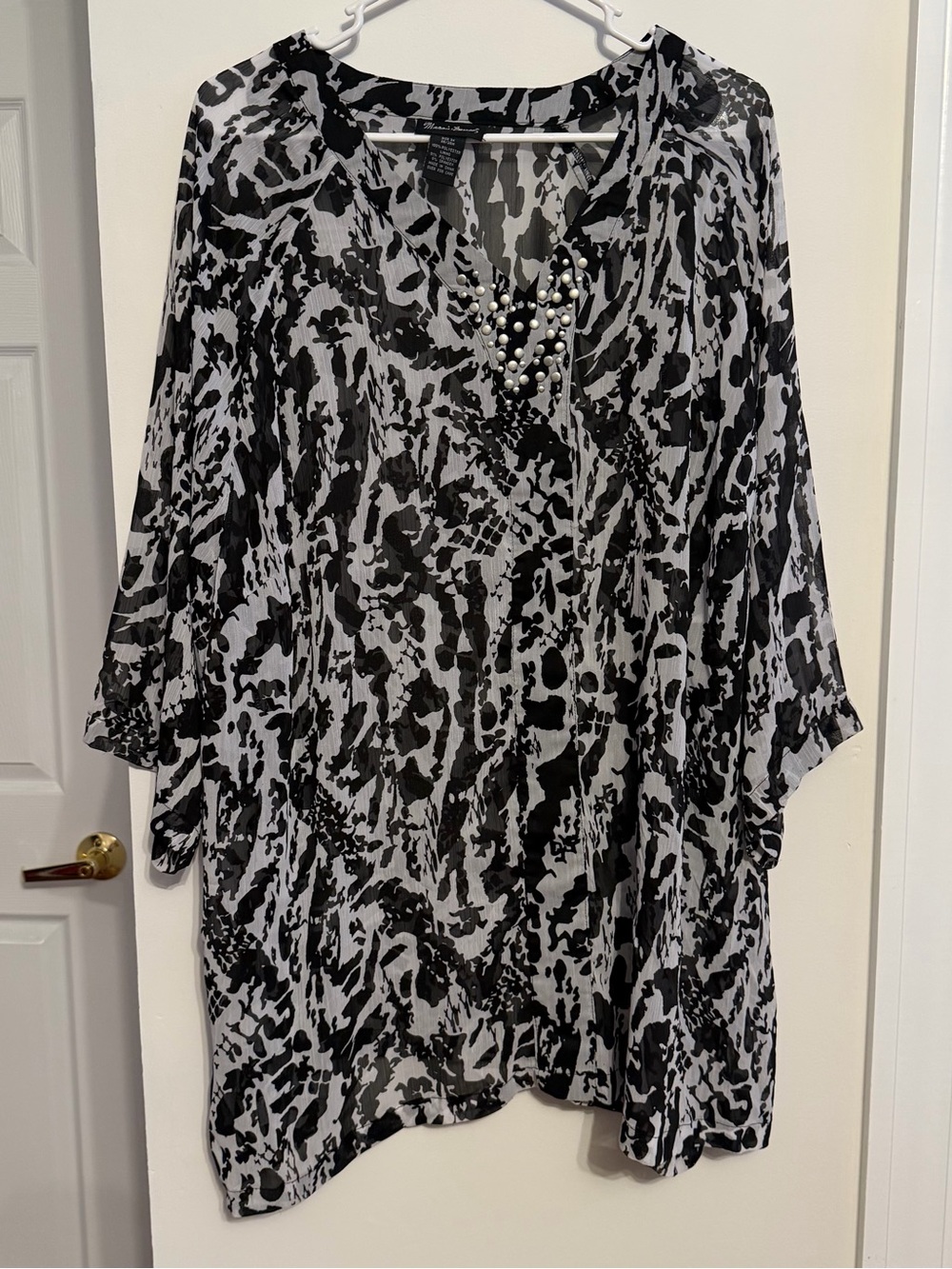 Black‎ & White Animal Print Women's Tunic Top with Pearl Detail 3X